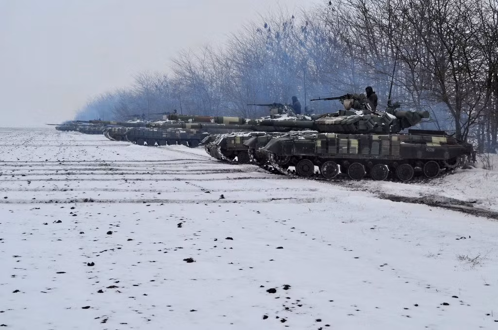 Trong tháng 2/2022, mức độ căng thẳng xung quanh Ukraine đã lên tới mức cao nhất và liên tục được công bố trên báo chí phương Tây. Thậm chí các phương tiện truyền thông Anh còn chỉ ra thời điểm cụ thể cho cuộc xâm lược của Nga là vào đêm và rạng sáng ngày 16/2.