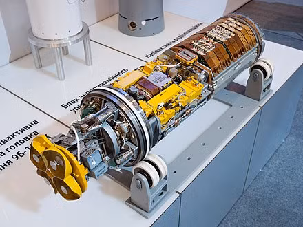 Agat - công ty sản xuất radar bán chủ động 9B-1101K lắp trên tên lửa R-27R/ER, radar chủ động 9B-1103K trang bị cho R-27EA và radar chủ động 9B-1348E sử dụng trên R-77, đã công khai việc mua chip xử lý tín hiệu kỹ thuật số TMS-320 của Texas Instruments để gắn cho radar chủ động 9B-1103K. Chip này là một trụ cột của thiết kế radar quân sự phương Tây.