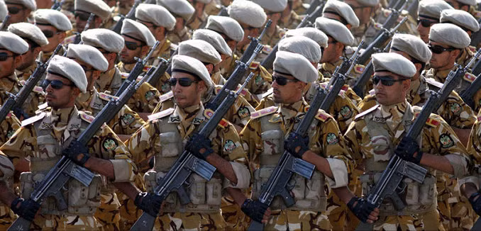 Tướng Soleimani là chỉ huy đứng đầu Lực lượng đặc nhiệm Quds ưu tú của quân đội Vệ binh Cách mạng Iran và giúp dàn xếp sự tham gia của Iran với các nhóm bán quân sự ở nước ngoài.