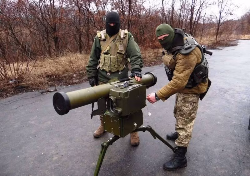 Văn phòng Tổng thống Ukraine cho biết, tổng thống Ukraina đã truy tặng Krasilnikov và Sodol danh hiệu anh hùng. Lực lượng dân quân LPR giành được quyền kiểm soát khu định cư Starobelsk và một số ngôi làng gần đó, phát triển tấn công trên hướng Severodonetsk và Rubizhne.