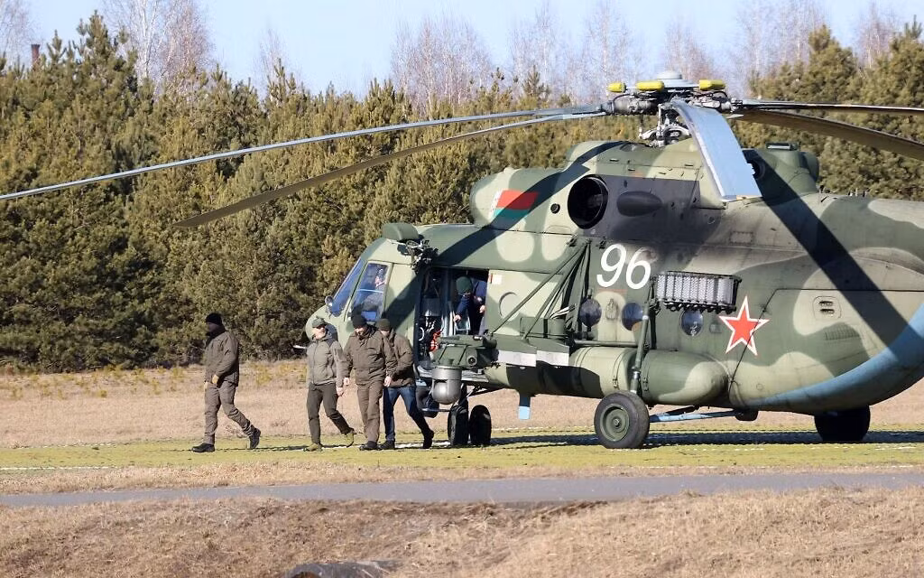 Chính quyền Minsk đã phủ nhận việc tham gia vào cuộc tấn công của Nga, mặc dù Tổng thống Belarus Alexander Lukashenko nhấn mạnh sau khi Ukraine đưa ra những lời đe dọa trên, thì nước này cũng đã chuẩn bị sẵn sàng để tự vệ nếu bị tấn công.