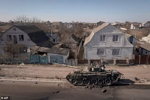 Kể từ khi bắt đầu chiến dịch quân sự đặc biệt ở Ukraine, các sĩ quan Nga đã bị tổn thất nặng nề. Ít nhất hai thiếu tướng đã ngã xuống trên tiền tuyến trong trận chiến với các lực lượng vũ trang Ukraine và một số đại tá, phó lữ đoàn trưởng và trung đoàn trưởng đã thiệt mạng.