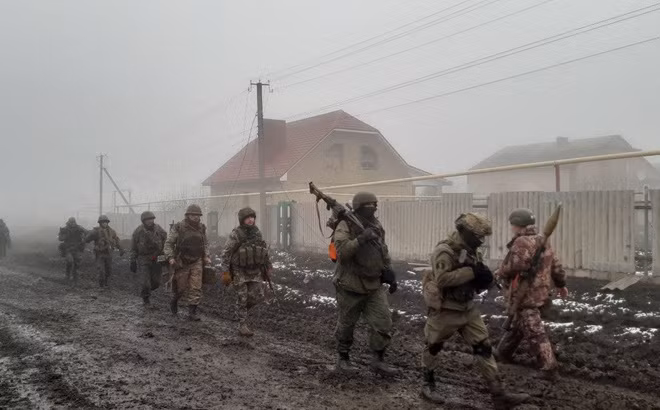 Hiện tại, quân đội Nga cùng lực lượng vũ trang miền Đông Ukraine và quân Chechnya đã cơ bản hoàn thành việc bao vây cụm tập đoàn quân chủ lực trên chiến trường miền Đông của quân đội chính phủ Ukraine. Và thành phố Mariupol không chỉ bị bao vây mà còn không thể nhận được bất kỳ sự giải cứu nào từ bên ngoài.