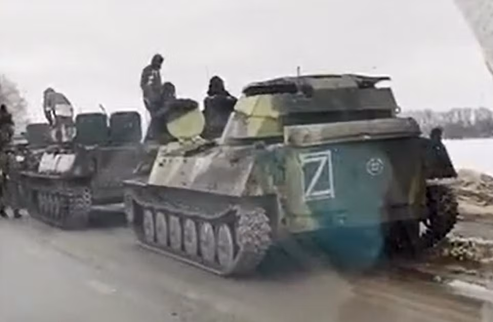Phóng viên Arik Toler của trang web Bellingcat cho biết nhóm của anh đã theo dõi các biểu tượng quân sự của Nga trong một thời gian dài, nhưng họ không biết các biểu tượng Z có ý nghĩa gì. Bản thân Toler viết rằng "chúng tôi chưa từng thấy điều gì như thế này trước đây với quân đội Nga”.