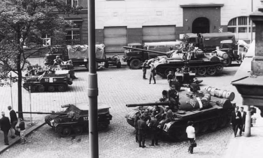 Lại nói đến hoạt động của quân đội các nước Hiệp ước Warszawa trong “Chiến dịch Dunai” này, ngoài sư đoàn dù số 7, còn có một lực lượng hùng hậu. Đó là một phần của Cụm Quân đội Xô Viết tại Đức, Cụm quân Bắc, Cụm quân Nam, Quân khu (QK) PriBaltic, QK PriKarpat, QK Belorussia, QK Kiev, QK Moscow, QK Odessa, Binh chủng nhảy dù, Quân chủng phòng không Liên Xô.