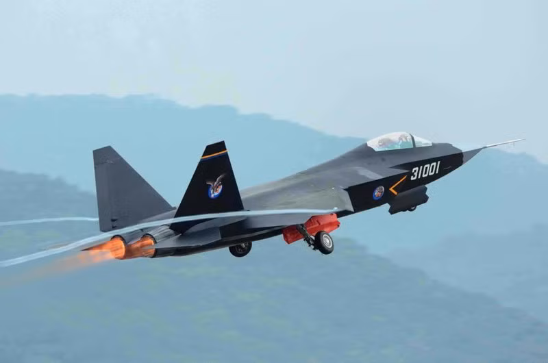 Việc nghiên cứu F-35 có thể mang lại lợi ích cho chương trình FC-31 đầy hứa hẹn của chính Trung Quốc, nhằm phát triển máy bay chiến đấu tàng hình trên tàu sân bay của nước này. Nguồn ảnh: Pinterest.