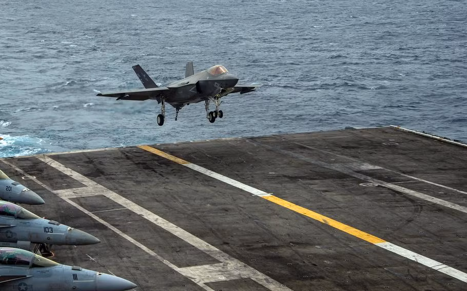 Thông cáo cho biết, chiếc tiêm kích thế hệ năm F-35C đã lao xuống biển sau khi hạ cánh không thành công trên tàu sân bay USS Carl Vinson, trong khi thực hiện các hoạt động bay thường lệ vào ngày 24/1.