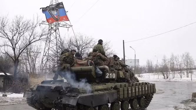 Cơ quan này cho biết lực lượng vũ trang của Cộng hòa Nhân dân Donetsk (DPR) và Cộng hòa Nhân dân Lugansk (LPR) tự xưng "xuyên thủng hàng phòng ngự với trang bị tốt hơn" của quân chính phủ Ukraine, tiến sâu thêm 6-8 km qua giới tuyến.