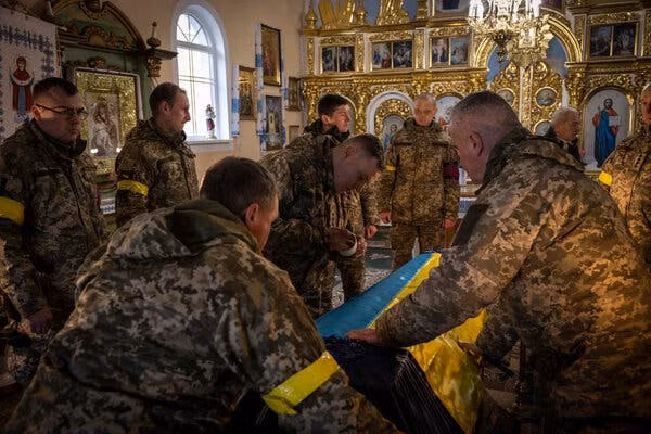 Quân đội nhân dân Donetsk (DPR) từng bị đánh bại bởi Tiểu đoàn Azov vào năm 2014 và bị đuổi khỏi Mariupol. DPR đã bị thương vong nặng nề trong trận chiến đó. Bây giờ DPR cuối cùng cũng có thể có cơ hội để phản kích.