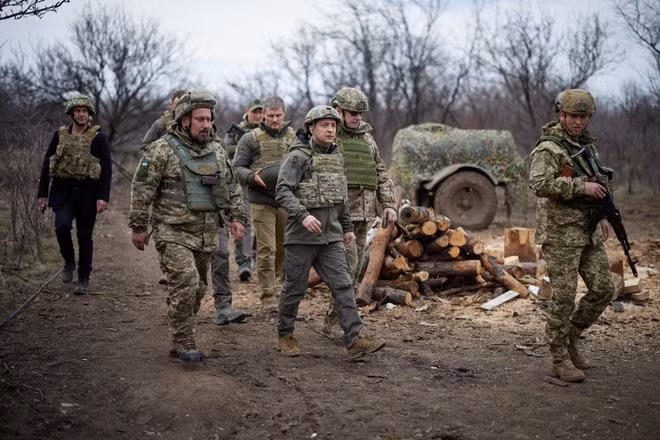 Chính quyền Ukraine vô cùng thất vọng trước phản ứng thờ ơ của NATO và bày tỏ sẵn sàng thảo luận về một "mô hình phi NATO" khi đàm phán với Nga, đồng thời sẽ không nỗ lực gia nhập NATO nữa.