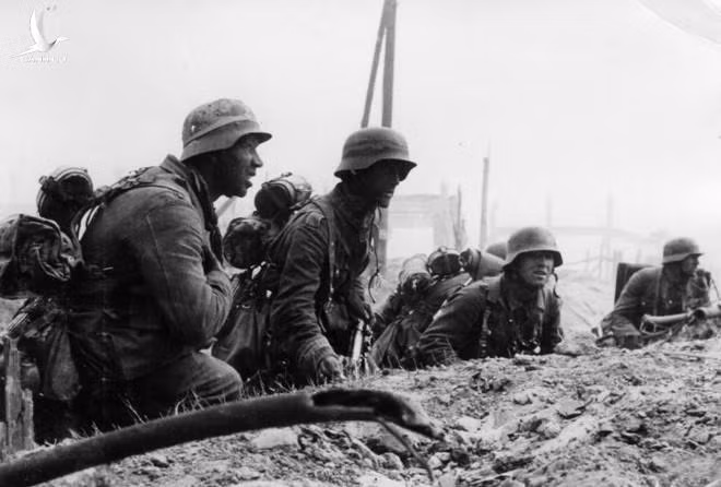 Mệnh lệnh điên rồ này của Hitler đã khiến cho nỗ lực giải cứu trở nên khó khăn khi quân Liên Xô đã tổ chức lại lực lượng và tấn công mạnh vào bên mạn sườn của quân Manstein khiến Manstein buộc phải lui về phòng thủ và không thể tiếp tục tiến đến Stalingrad được nữa.