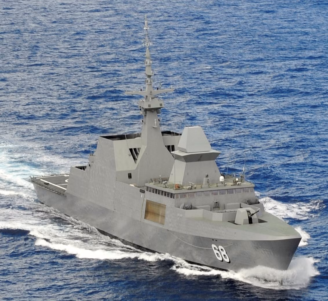 Hệ thống vũ khí trên khinh hạm Formidable gồm: pháo hạm siêu nhanh Oto Melara 76 mm tầm bắn 16 km, lên đến 40 km với đạn pháo có điều khiển Vulcano.