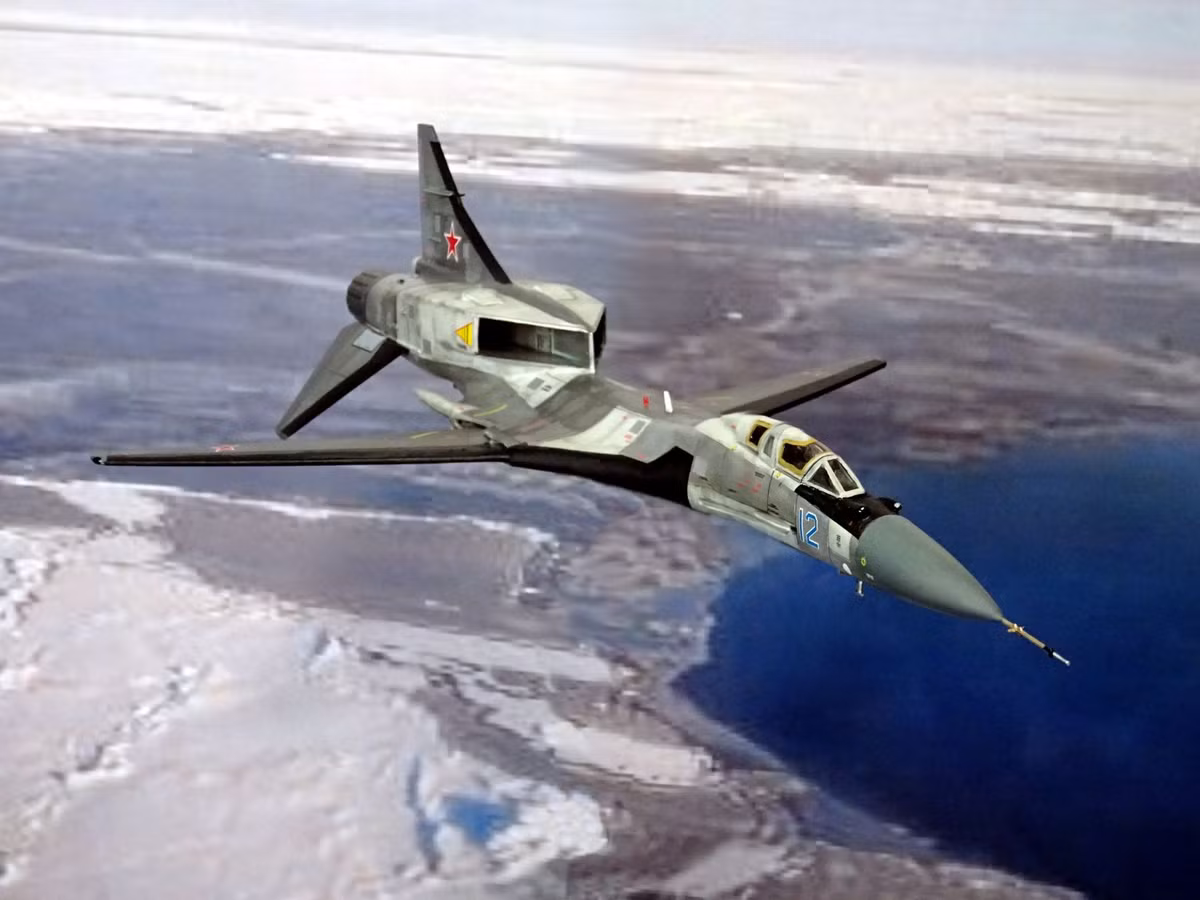 MiG-321 là một nền tảng linh hoạt có thể được sử dụng như một máy bay trinh sát, máy bay ném bom và máy bay đánh chặn tầm xa. Nhưng giới quân sự Liên Xô kỳ vọng ở chiếc máy bay này là khả năng chống lại các nhóm tác chiến tàu sân bay của một kẻ thù tiềm tàng.