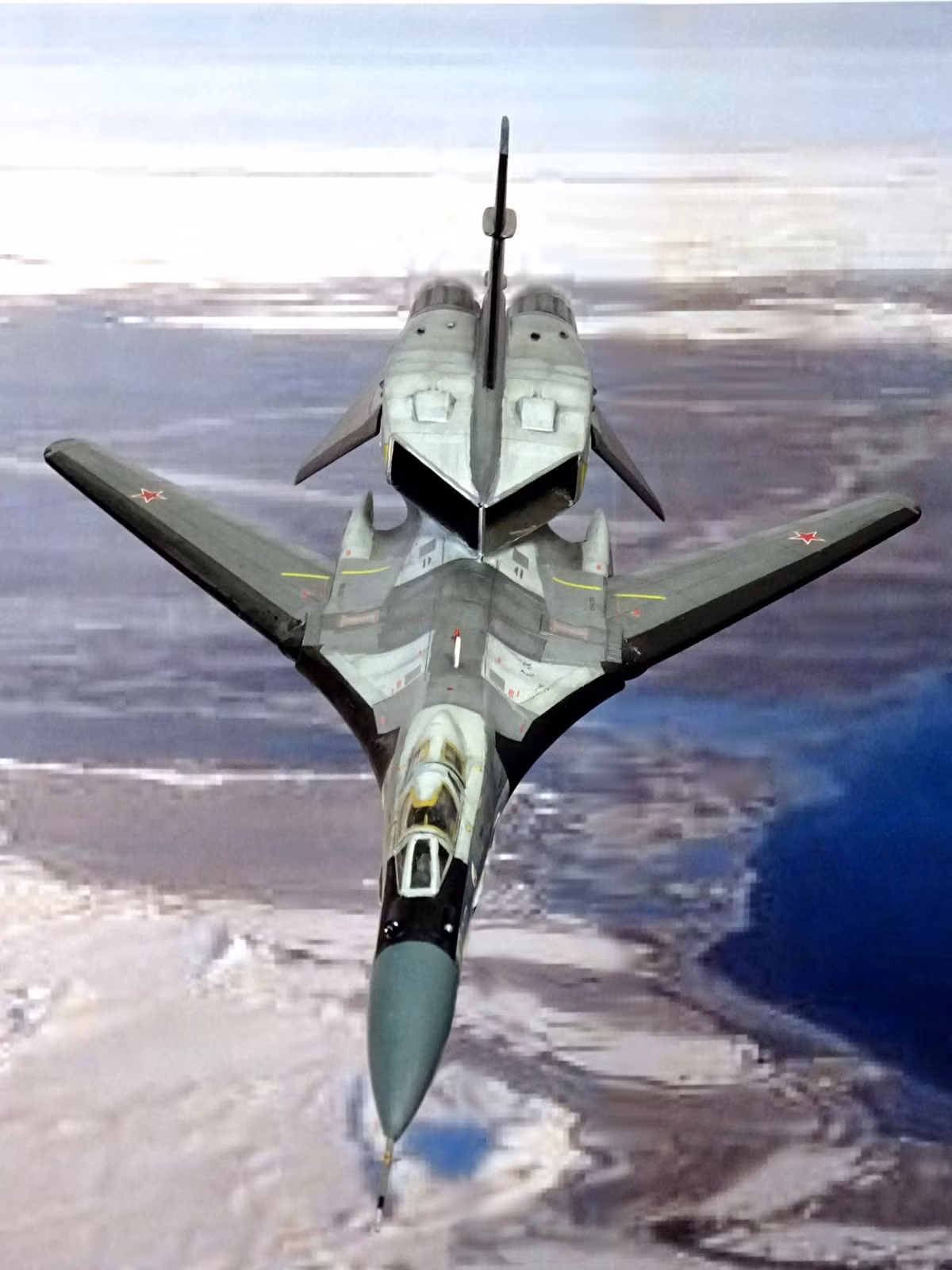 Tốc độ tối đa theo thiết kế của MiG-321 đạt 5.300 km/h, độ cao bay tối đa 27.000 m và tầm bay 7.000 km. Kích thước chiều dài thân là 40m và sải cánh 29m. Các cánh có dạng hình học thay đổi, với góc lệch dao động từ 15 đến 70 độ.