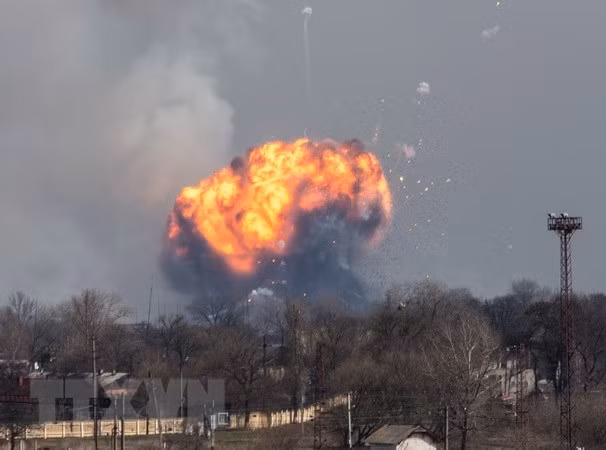 Lực lượng ly khai thân Nga ở vùng Donetsk của Ukraine cũng đưa ra tuyên bố, về một nhóm kẻ phá hoại đã cho nổ tung một kho vũ khí tên lửa - pháo và cố gắng tiếp cận biên giới Nga.
