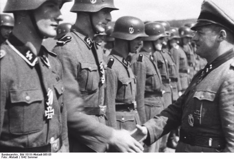 Các tình nguyện viên người Phần Lan trong lực lượng Waffen-SS không cần phải tuyên thệ trung thành với Нitlеr và sẽ không tham chiến chống lại nước nào khác, ngoài Liên Xô.