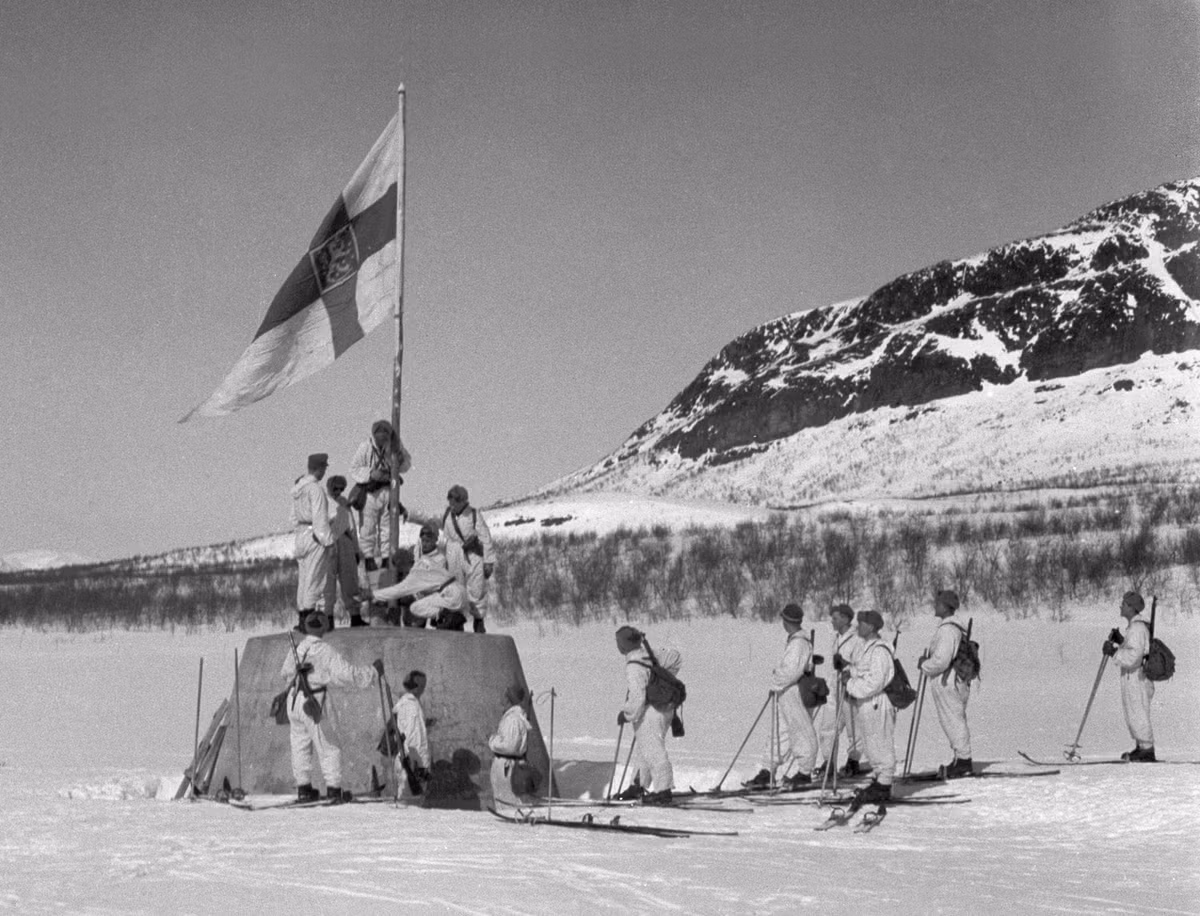 Tới tháng 8/1942, Tiểu đoàn quân tình nguyện Phần Lan tham gia chiến đấu tại khu vực Kavkaz. Trong tháng 9 và 10/1942, lực lượng Phần Lan bị thương vong nặng nề tại trận Malgobek, mục tiêu chiếm Grozny của quân Đức thất bại. Tiểu đoàn quân tình nguyện Phần Lan cùng với Sư đoàn Wiking phải rút lui.