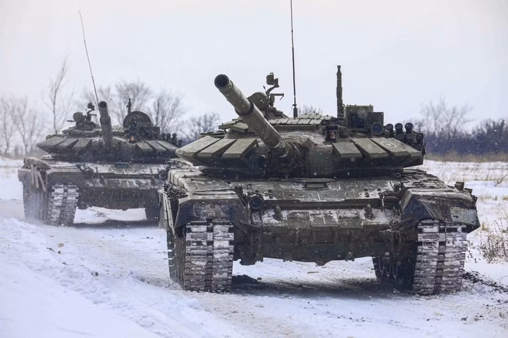 Theo một tuyên bố của chính phủ Ukraine và các video xuất hiện trên mạng xã hội cho thấy những chiếc xe tăng Nga đang bốc cháy. Các quan chức đã không cung cấp thêm bằng chứng về những gì đã xảy ra. Các video khác cũng cho thấy các tháp pháo xe tăng bị thổi bay ra khỏi thân xe tăng.