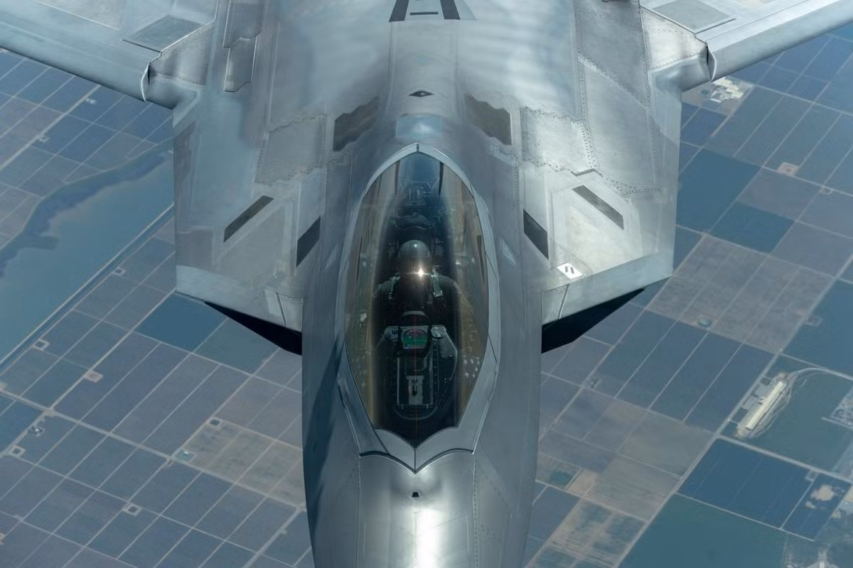 Theo các chuyên gia quân sự, radar tần số thấp hơn có thể báo hiệu cho các radar tần số cao hơn và điều này sẽ khiến cho các phi công điểu khiển chiến đấu cơ tàng hình hiện đại phải ngạc nhiên rằng mình đang bị ngắm bắn một cách dễ dàng.