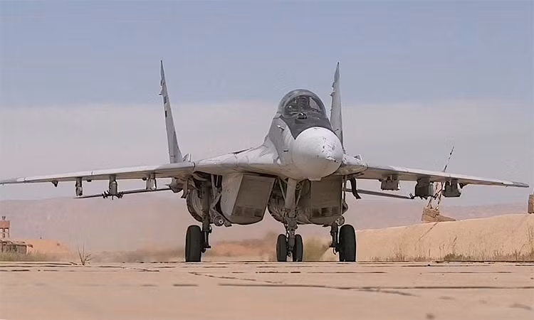 Trước đó, Syria cũng đã cố gắng mua các máy bay chiến đấu MiG-29M và máy bay đánh chặn hạng nặng MiG-31 trước thời điểm xảy ra nội chiến năm 2011, tuy nhiên thương vụ này đã bị chặn lại dưới áp lực của phương Tây và Israel.