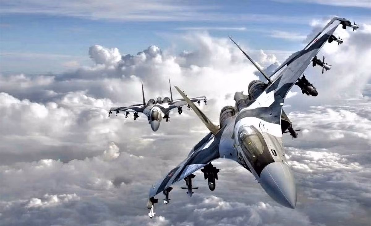 Việc thiếu tính năng tàng hình sẽ hạn chế khả năng tồn tại trong tương lai của Su-35 khi các thiết kế tàng hình ngày càng chiếm ưu thế trên chiến trường thế kỷ 21, khiến máy bay chiến đấu Su-35S bị lép vế khi đối đầu với các máy bay tiên tiến hơn.