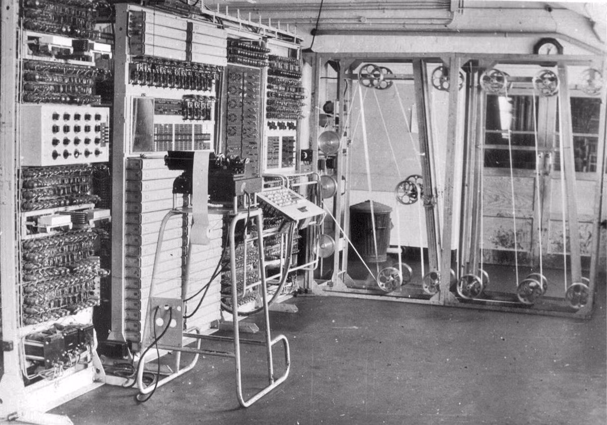 Khi quân đội Mỹ rút khỏi chiến trường Việt Nam, thực hiện Hiệp định Paris 1973, hệ thống các phương tiện phát hiện thâm nhập đang có trong lãnh thổ Việt Nam được chuyển giao cho quân đội chính quyền bù nhìn miền Nam Việt Nam.