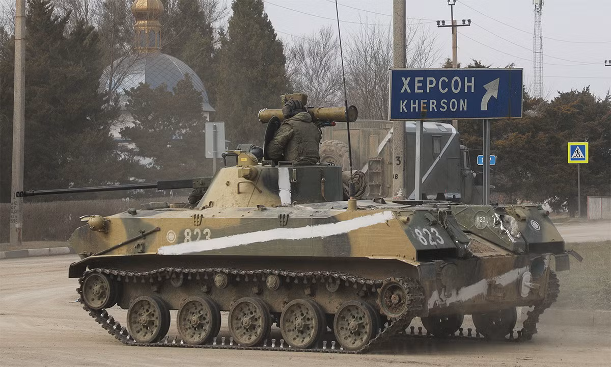 So với nỗ lực chiến tranh của Nga ở Syria, các lực lượng Nga được triển khai tới Ukraine không còn tinh nhuệ và có ít sự hỗ trợ trên không. Vẫn chưa rõ liệu Nga khi nào sẽ đưa những lực lượng mạnh hơn tham chiến, điều này sẽ phụ thuộc nhiều vào tình trạng đàm phán và tình hình trên chiến trường.