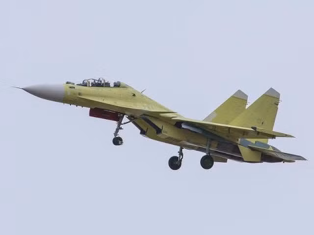 Bên cạnh đó, Su-30SM cải tiến hiện cũng đang được Không quân Myanmar đặt hàng, cải tiến chính của loại máy bay này là tích hợp hệ thống điện tử hàng không ưu việt và quan trọng nhất là radar N011M Bars với phạm vi phát hiện mở rộng 400km và khả năng trang bị tên lửa R-37M và SAP-518 hiện đại hơn. 