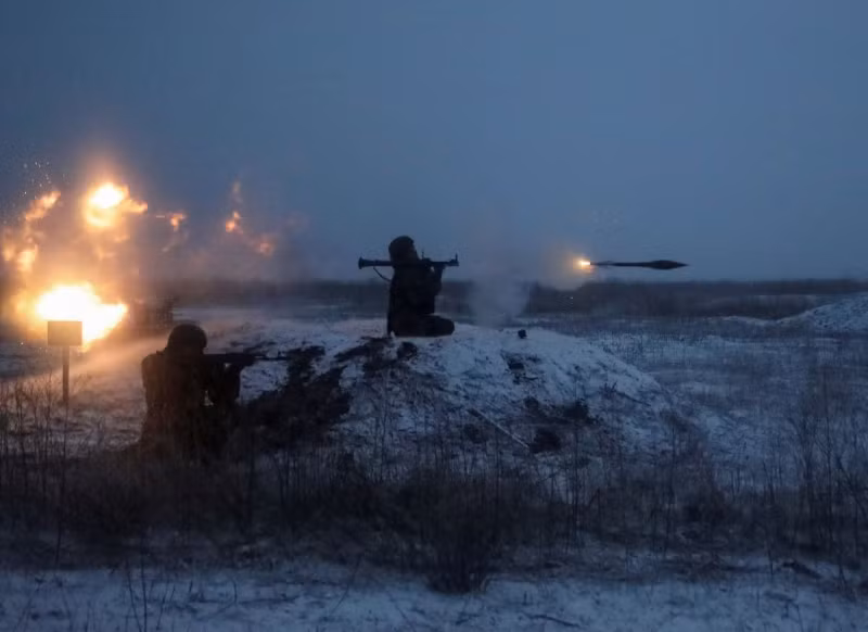 Quân đội Ukraine và lực lượng quân tình nguyện quốc tế đang tăng viện cho Izyum, cố gắng chiếm lại thành phố và giúp các đội quân chủ lực của Ukraine trong vòng vây thoát khỏi sự bao vây của quân đội Nga.