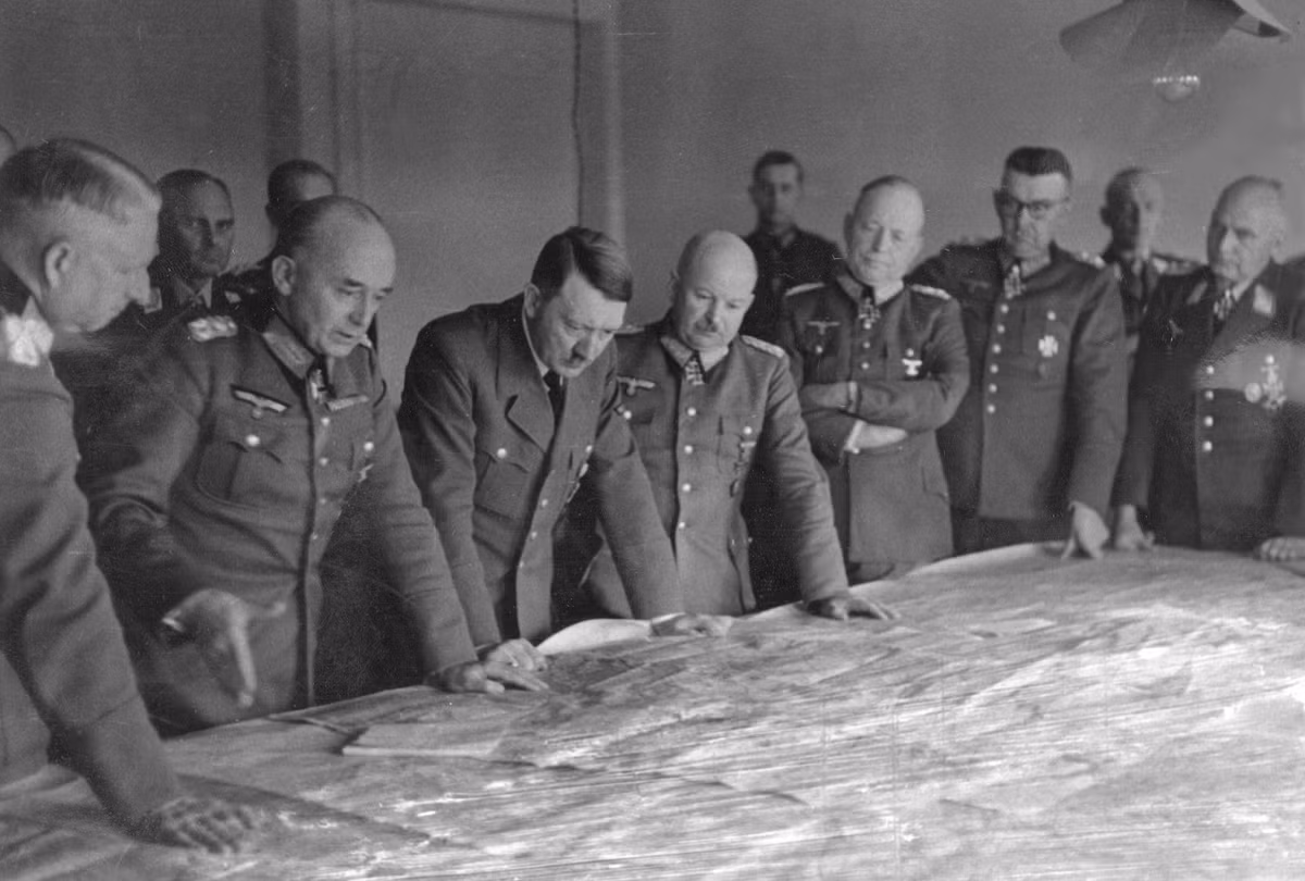 Cũng tại chiến dịch sông Dnieper, trong cuộc yết kiến Hitler ngày 04/11/1944, Manstein cho rằng phòng tuyến Dnieper không thể trụ được lâu và quân Đức cần rút lui để bảo toàn lực lượng. Đồng thời, ông một lần nữa đề nghị Hitler thay đổi cơ cấu chỉ huy tối cao hầu mở rộng quyền quyền điều hành tác chiến cho các tướng.