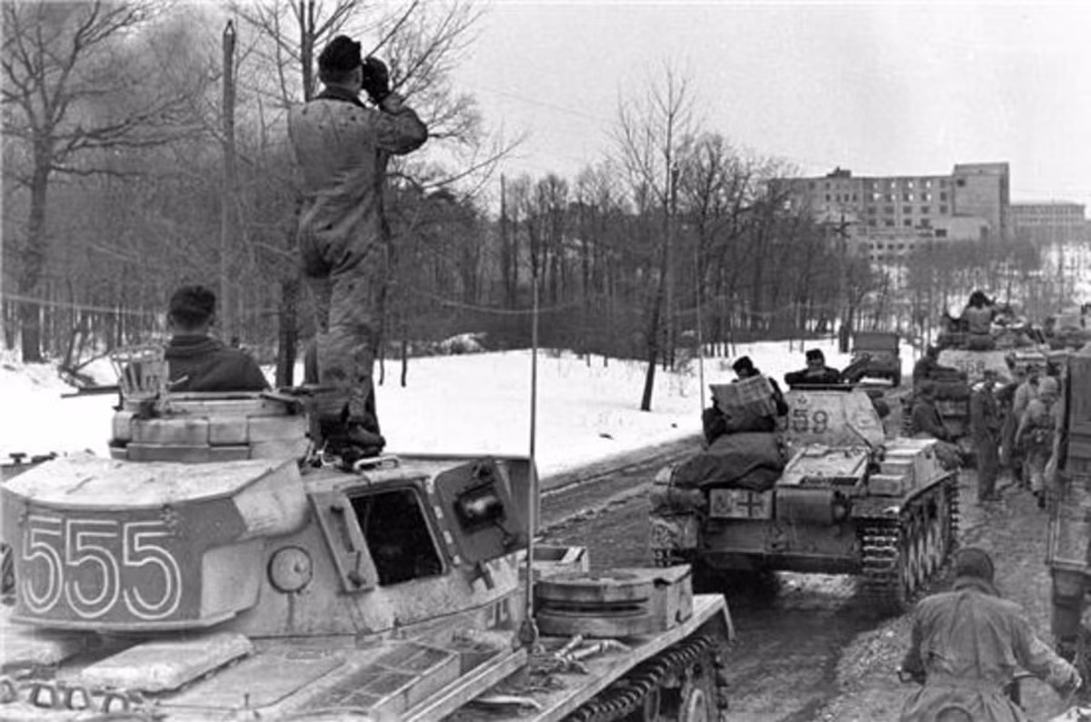 Trong chiến dịch Donetsk tái chiếm thành phố Kharkov của Liên Xô, vào tháng 2 và tháng 3/1943 Manstein đã giáng một đòn "Hồi mã thương" kinh điển vào Kharkov, không chỉ cứu toàn bộ mặt trận quân Đức ở đây khỏi nguy cơ tan vỡ mà chiến dịch do Manstein chỉ huy còn đánh tan nát tận 52 sư đoàn Liên Xô và giành lại được một vùng lãnh thổ rộng lớn cho quân Đức.