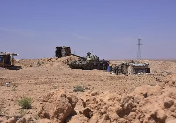 Xe quân sự trên chiến trường ở Aleppo. Ảnh: FNA.