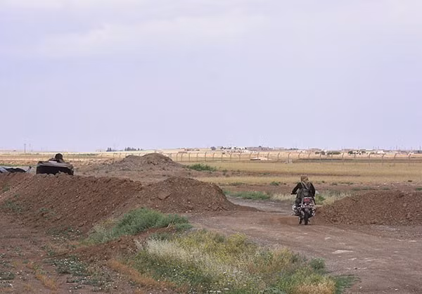 Hôm 23/5, quân đội Syria đã giao tranh ác liệt với phiến quân IS và đánh bật nhóm khủng bố này ra khỏi nhiều căn cứ ở phía đông Aleppo, đồng thời tiến sát về thị trấn Ras al-Ein. Ảnh: FNA.