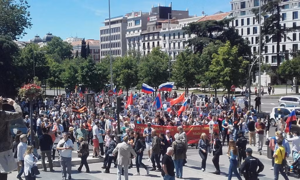 Cuộc diễu hành ở thủ đô Madrid, Tây Ban Nha. Ảnh: Twitter.