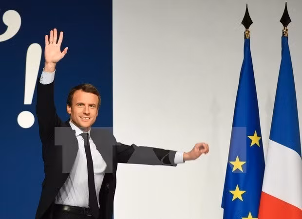 Tham do ngoai phong bo phieu: Ung vien Macron gianh chien thang