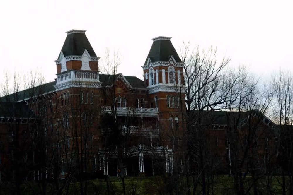 Rất nhiều nơi trong khuôn viên Trường Đại học Ohio ở Athens, Ohio (Mỹ) được cho là bị ma ám. Ảnh: The Richest.