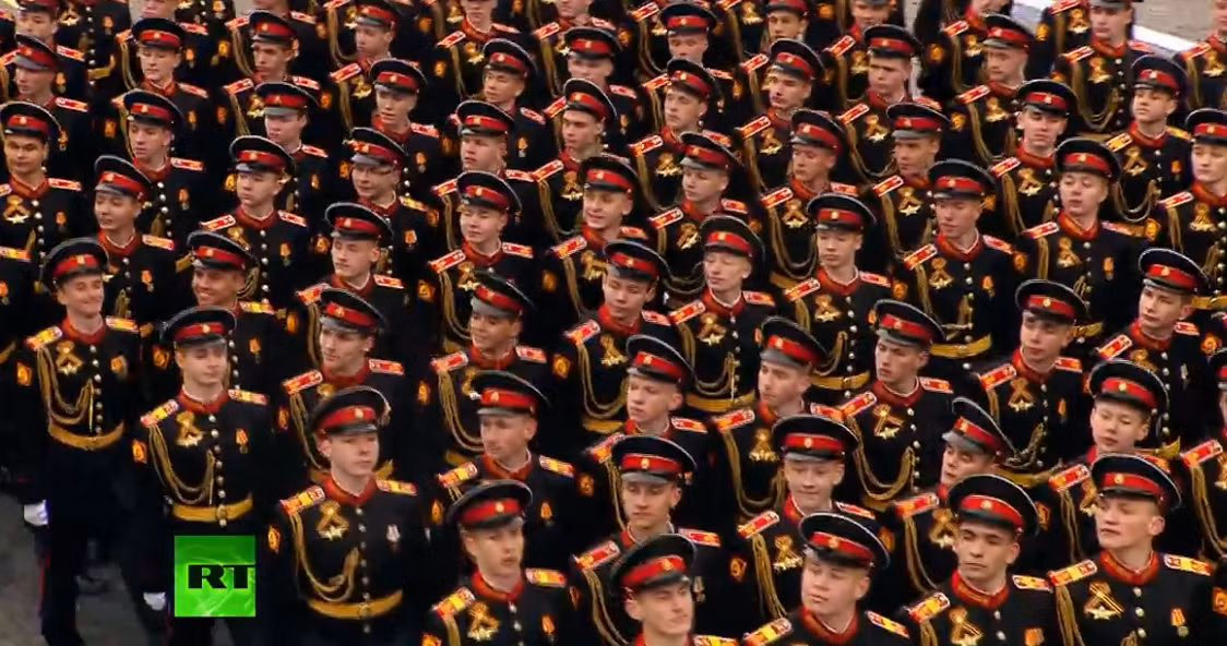 Đông đảo binh sĩ, quân nhân tham gia duyệt binh. Ảnh: RT.