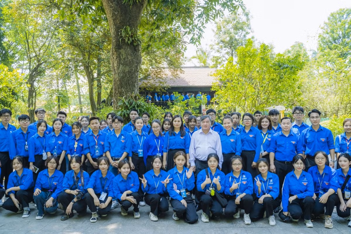 Doan Thanh nien Lien hiep Hoi Viet Nam vieng lang Bac-Hinh-3