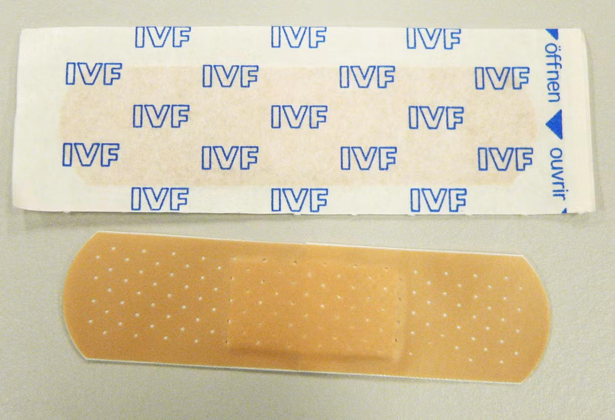 Uống trà Phúc Long có chứa băng y tế dính máu, khách phải dùng thuốc phơi nhiễm HIV Uong tra Phuc Long co chua bang y te dinh mau, khach phai dung thuoc phoi nhiem HIV