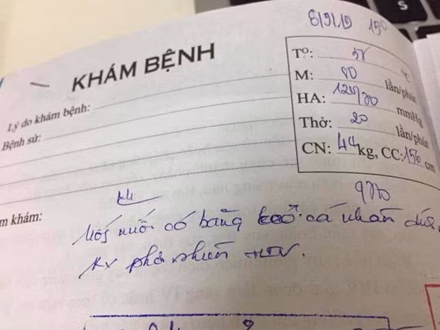 Uống trà Phúc Long có chứa băng y tế dính máu, khách phải dùng thuốc phơi nhiễm HIV - Hình 2 Uong tra Phuc Long co chua bang y te dinh mau, khach phai dung thuoc phoi nhiem HIV-Hinh-2