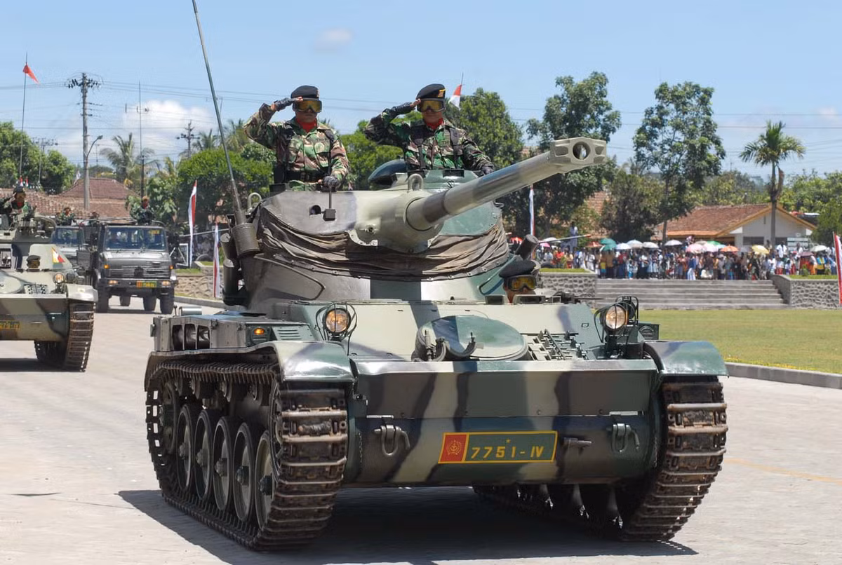 Ngoài ra, trong trang bị của lực lượng xe tăng Indonesia còn có 225 chiếc xe tăng hạng nhẹ AMX-13 và 90 chiếc FV101 Scorpion. Hầu hết đã được CNQP Indonesia nâng cấp, trang bị tháp pháo mới. Nguồn ảnh: Wiki
