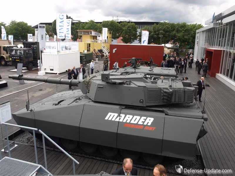 Bên cạnh việc cung cấp các xe tăng Leopard 2A4/2RI dành cho Quân đội Indonesia, hãng Rheinmetall của Đức còn đang tranh thủ cố gắng kiếm thêm lợi nhuận - mới đây họ đã chính thức giới thiệu mẫu xe tăng hạng trung thế hệ mới dành riêng cho Quân đội Indonesia tại triển lãm Indo Defence 2016. Nguồn ảnh: Defense-Update
