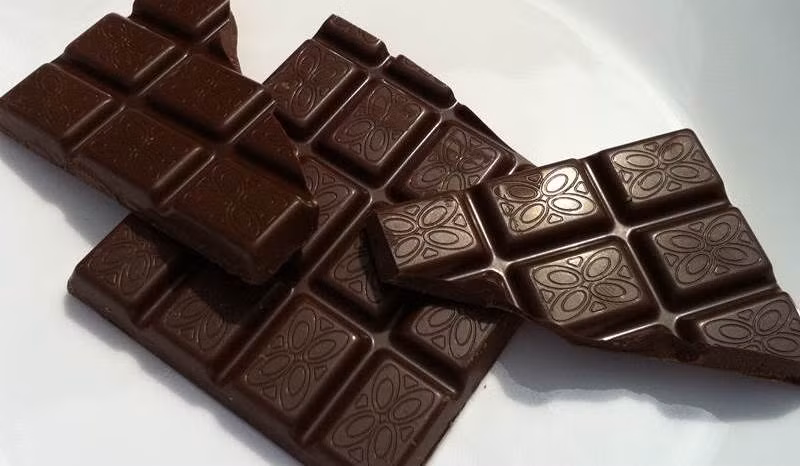 Socola đen. Nhiều nghiên cứu đã chứng mỉnh rằng, socola đen có tác dụng tuyệt vời trong việc giảm hormone stress cortisol.