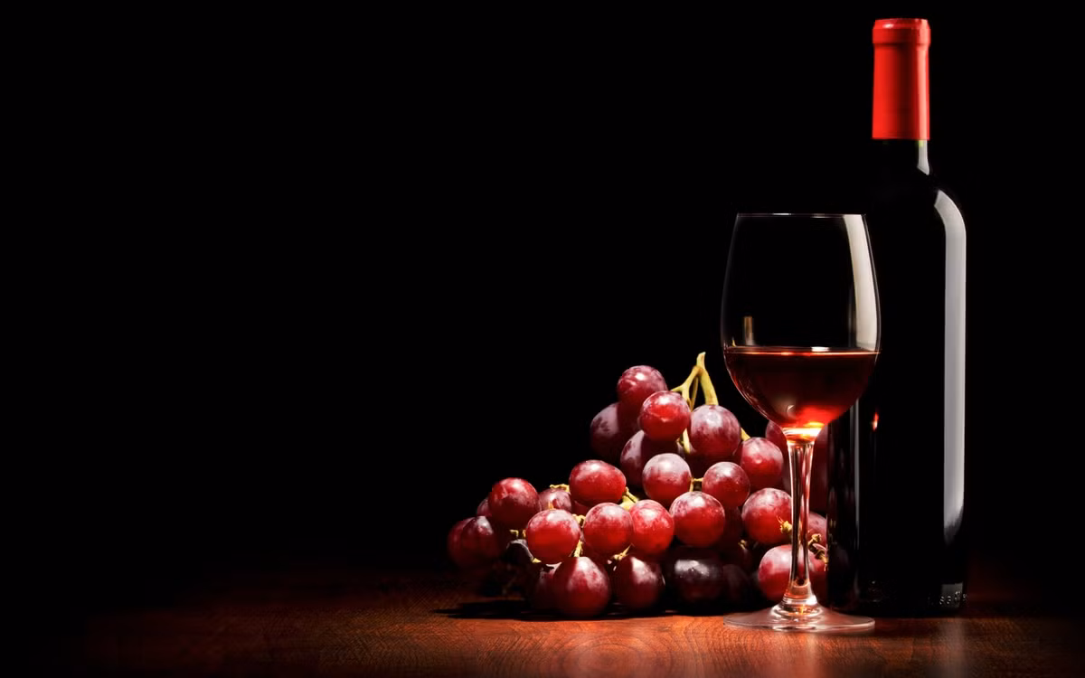 Hãy uống một ngụm rượu vang sau mỗi bữa ăn. Các nghiên cứu đã chỉ ra rằng rượu vang và bia tươi có tác dụng tăng cholesterol HDL (loại cholesterol tốt) một cách hiệu quả.