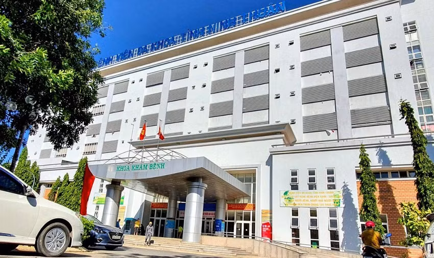  Công an điều tra CDC Ninh Thuận mua kit xét nghiệm của Việt Á: Công an Ninh Thuận đang phối hợp với Cục Cảnh sát điều tra tội phạm về tham nhũng, kinh tế, buôn lậu - Bộ Công an điều tra việc mua sắm kit xét nghiệm của Trung tâm kiểm soát bệnh tật (CDC) và Bệnh viện Đa khoa tỉnh Ninh Thuận với Công ty Việt Á. 