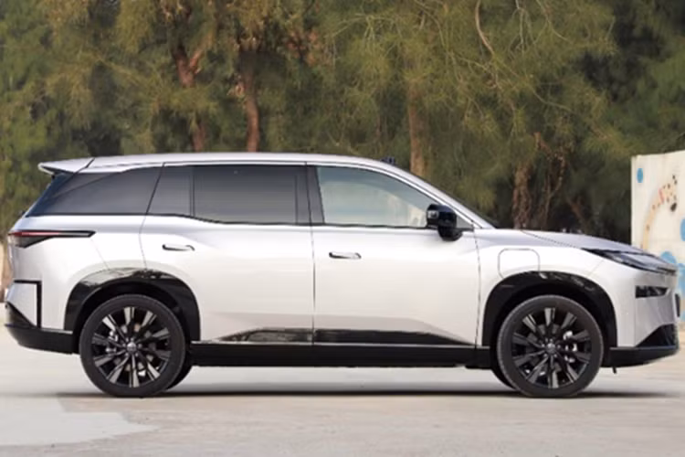 Máy chủ web của GAC Toyota bị sập do có quá nhiều người truy cập. Theo đó, Toyota bZ3X chạy điện được bán ra với 7 biến thể, bao gồm 5 biến thể không có LiDAR và 2 biến thể có LiDAR. Được áp dụng ngôn ngữ thiết kế mới của Toyota, bZ3X mang phong cách trẻ trung và cá tính.