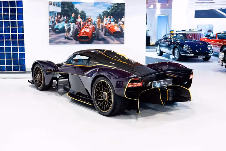 Hiện tại chiếc hypercar đến từ Anh Quốc đang có mặt tại Joe Macari chờ đón chủ nhân mới; vẫn chưa có mức giá khởi điểm nhưng về odo thì xe đã đi được 80 km (50 mph). 