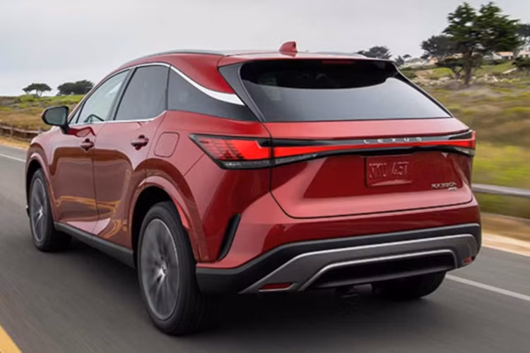 Như vậy, thay vì chỉ có 1 phiên bản hybrid và ba bản máy xăng thường như trước đây, từ giờ Lexus RX tại Việt Nam sẽ có tới ba bản hybrid và chỉ một bản máy xăng duy nhất.