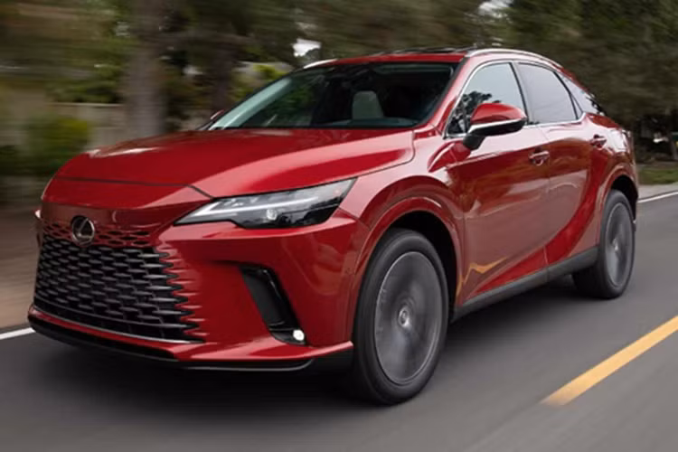 Dự kiến, mẫu xe crossover hạng sang Lexus RX 2025 mới này sẽ ra mắt thị trường Việt vào quý II năm nay. Hiện một số đại lý đã thông báo nhận đặt cọc cho hai bản này. Bên cạnh đó, Lexus cũng sẽ dừng phân phối 2 phiên bản RX 350 Luxury và RX 350 F Sport.