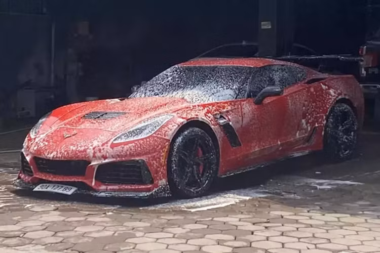 Thấy điều đó trở nên đặc biệt, 1 chủ xe Chevrolet Corvette C7 ở Hà Nam đã nhanh chóng chi tiền cho bản độ lên đời của Chevrolet Corvette C7 tiêu chuẩn, thành xe hiệu suất cao ZR1.